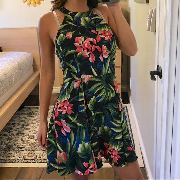 NWOT Beachy Tropical Halter Dress Hawaiian Floral - Picture 2 of 4